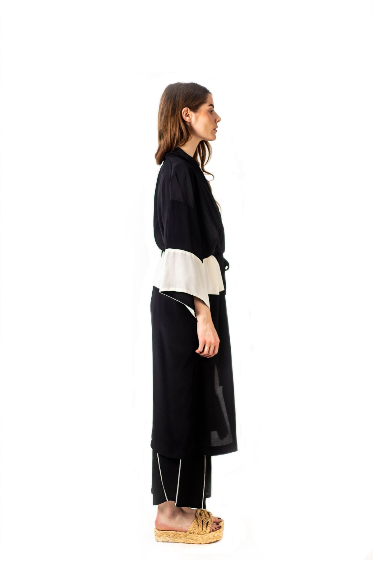 3-kimono-long-soie-bicolore-profil-jpg slow-fashion-kimono-long-crepe-soie-affaires-etrangeres-tremblepierre