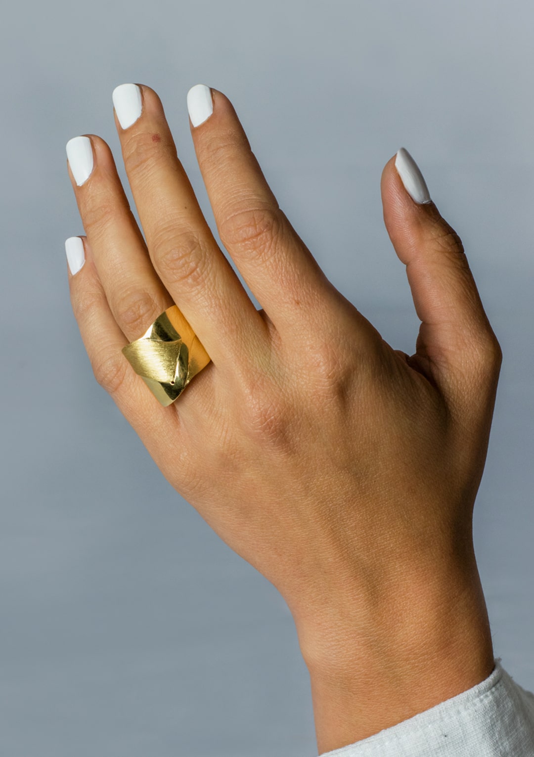 bague intemporelle bi-texturée I argent massif doré or 18 carats I Elliade bijoux I vue de face I Label AÉ Paris bague intemporelle bi-texturée I argent massif doré or 18 carats I Elliade bijoux I vue de face I Label AÉ Paris