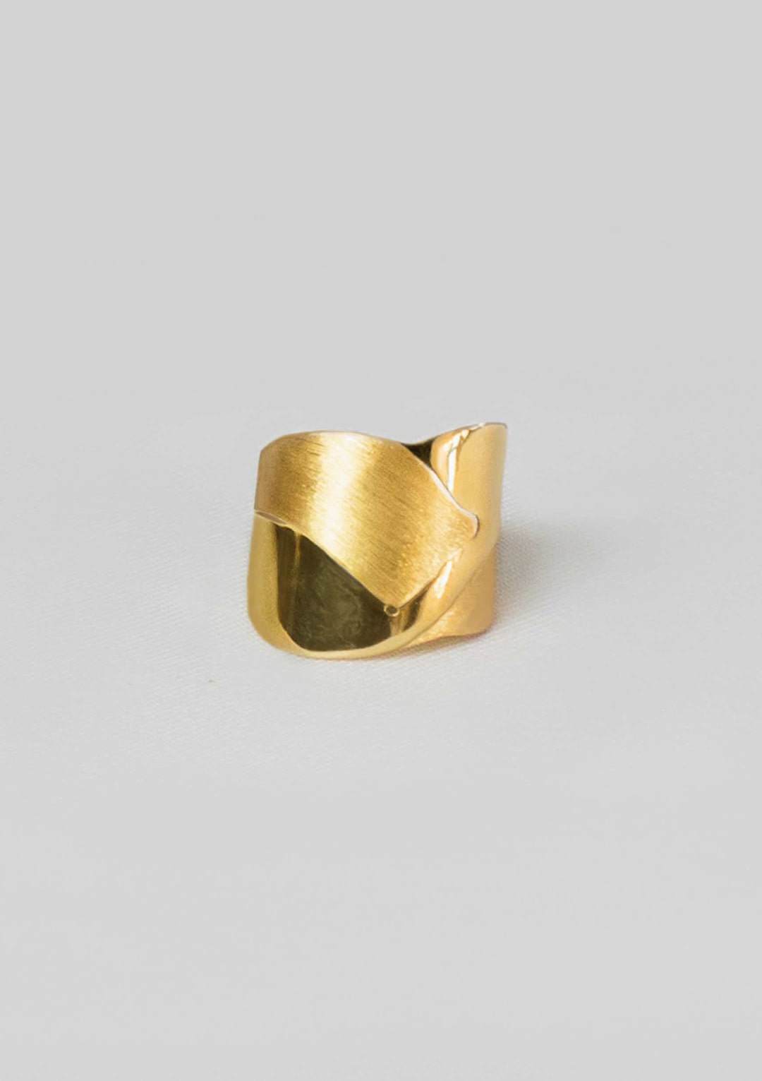 bague intemporelle bi-texturée I argent massif doré or 18 carats I Elliade bijoux I vue en détail I Label AÉ Paris bague intemporelle bi-texturée I argent massif doré or 18 carats I Elliade bijoux I vue en détail I Label AÉ Paris