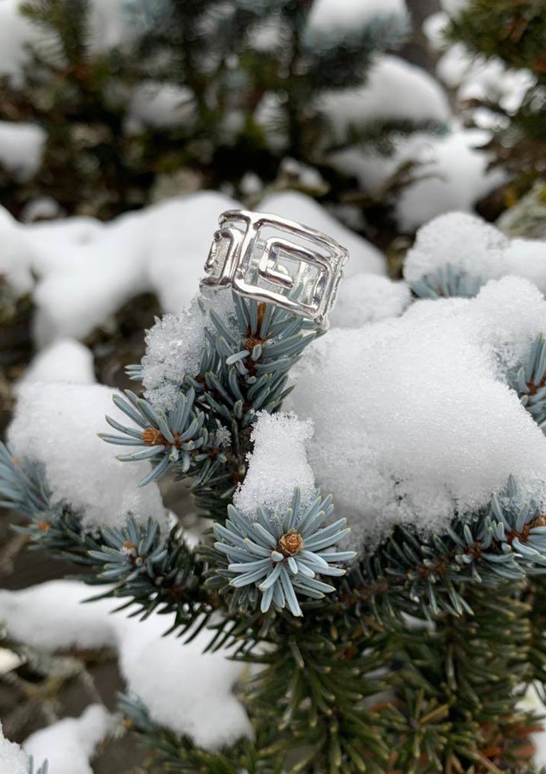 bague joaillerie accessible I argent massif I Elliade Paris I vue de profil I Label AÉ Paris bague joaillerie accessible I argent massif I Elliade Paris I vue de profil I Label AÉ Paris