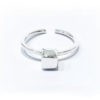 Bague Bauhaus Cube en argent massif avec un aspect brut et simple de la créatrice Dàvila.