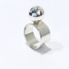 Bague large avec une sphère