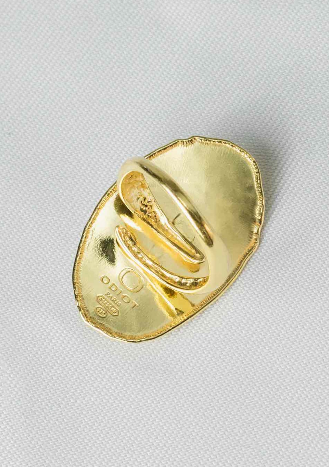 Bague réglable ovale Soleil I argent massif doré à l'or 18 carats I Elliade I vue arrière I Label AÉ Paris Bague réglable ovale Soleil I argent massif doré à l'or 18 carats I Elliade I vue arrière I Label AÉ Paris