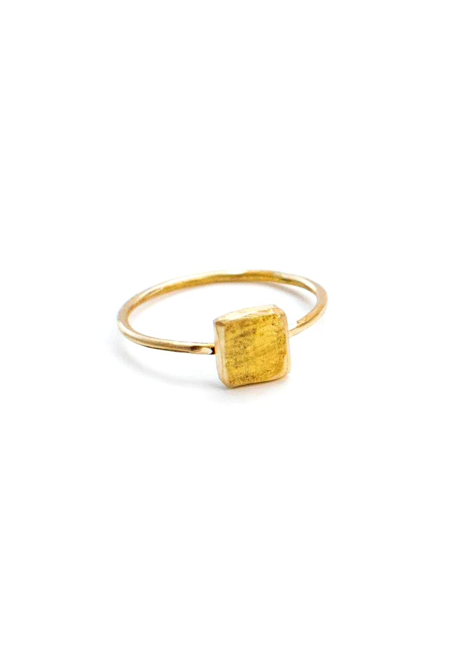 Bague Schiste – Doré à l’or fin 24 carats | Bresma | Label AÉ Paris - Image 2 Bague Schiste – Doré à l’or fin 24 carats | Bresma | Label AÉ Paris - Image 2