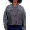 Blouson denim oversize Chinoiserie de la créatrice Anissa Aïda avec col kimono et coupe croisée.