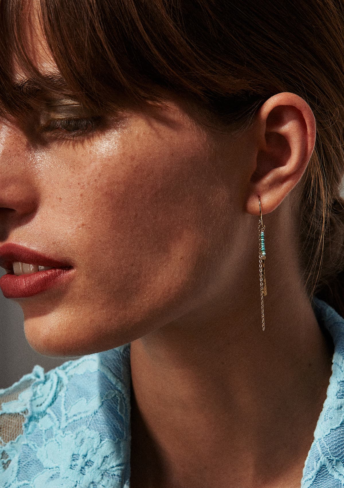 boucles-d-oreilles-asymetriques-les-turquoises-profil