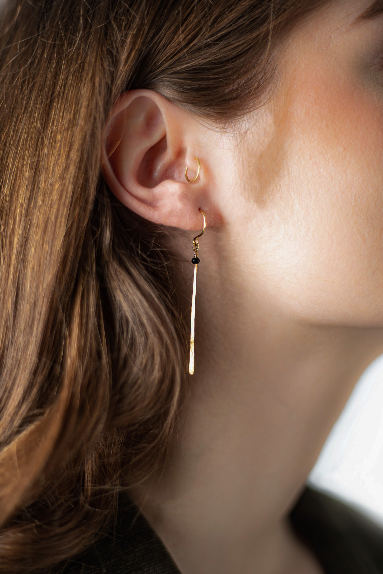 Boucles d'oreilles Boheme Délicate Dàvila Boucles d'oreilles Boheme Délicate avec un aspect simple et chic faites à la main par Laëtitia Piffeteau.