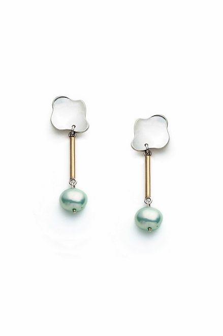boucles-d-oreilles-elsa-court-nina-nanas Boucles d'oreilles à perles courtes Elsa avec un aspect à la fois classique et abstrait.