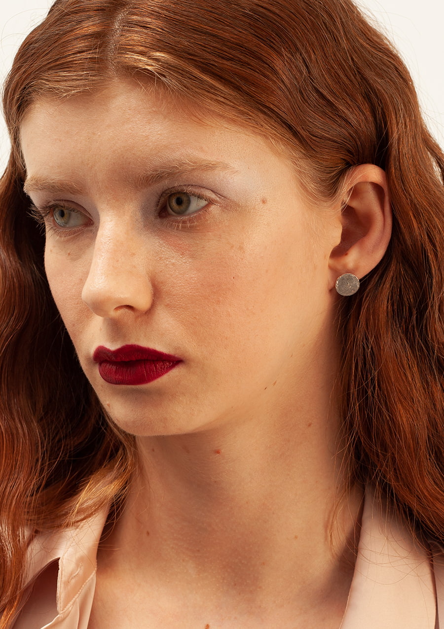 Boucles d'oreilles Vesta S I argent texturé I 9Pensées I vue Boucles d'oreilles Vesta S I argent texturé I 9Pensées I vue en détail 4 I Label AÉ Paris Boucles d'oreilles Vesta S I argent texturé I 9Pensées I vue Boucles d'oreilles Vesta S I argent texturé I 9Pensées I vue en détail 4 I Label AÉ Paris