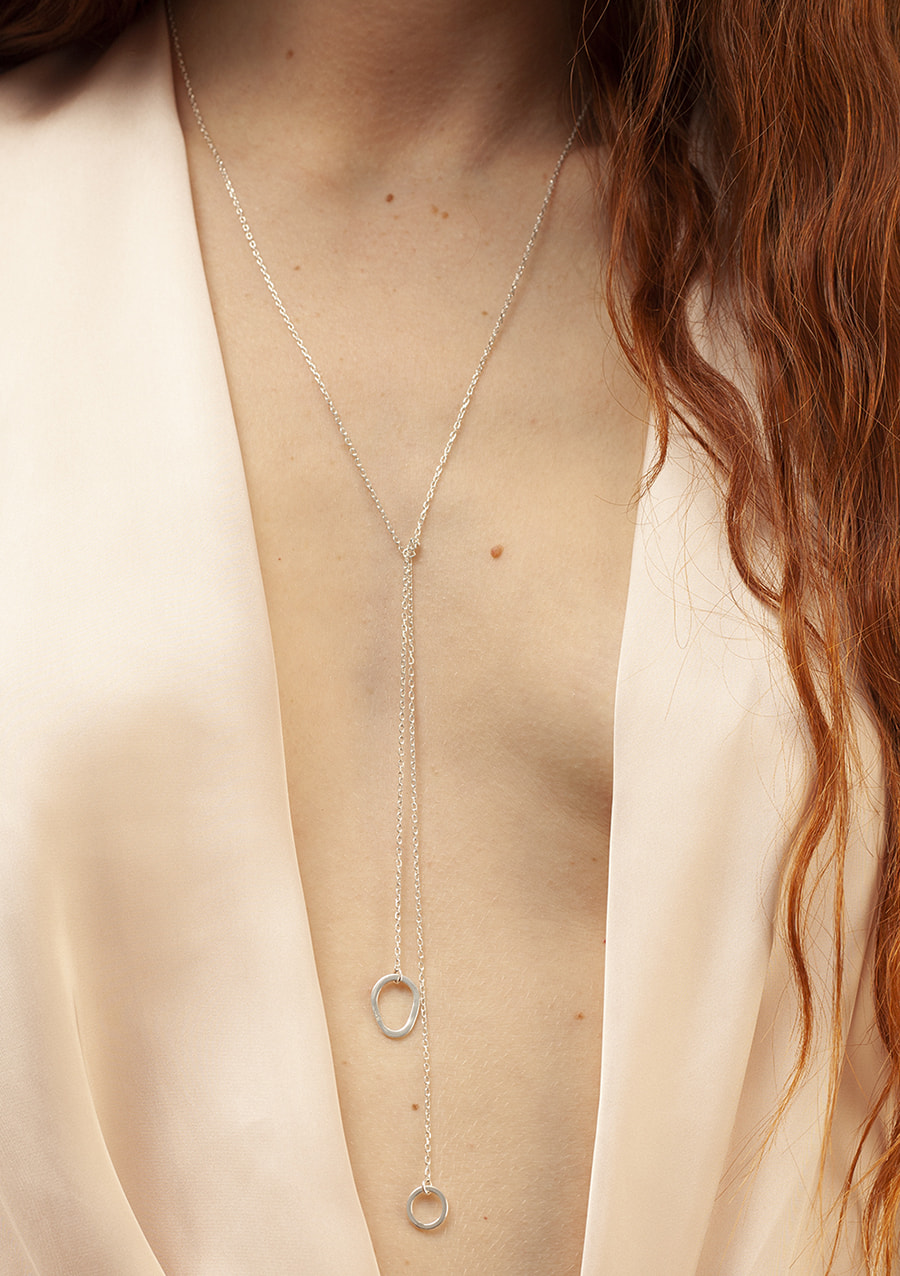 Collier long sans fermoir Lasso Shango I Argent I 9Pensées I Vue en détail I Label AÉ paris Collier long sans fermoir Lasso Shango I Argent I 9Pensées I Vue en détail I Label AÉ paris