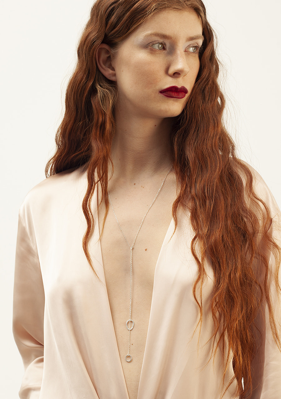 Collier long sans fermoir Lasso Shango I Argent I 9Pensées I Vue de face I Label AÉ paris Collier long sans fermoir Lasso Shango I Argent I 9Pensées I Vue de face I Label AÉ paris