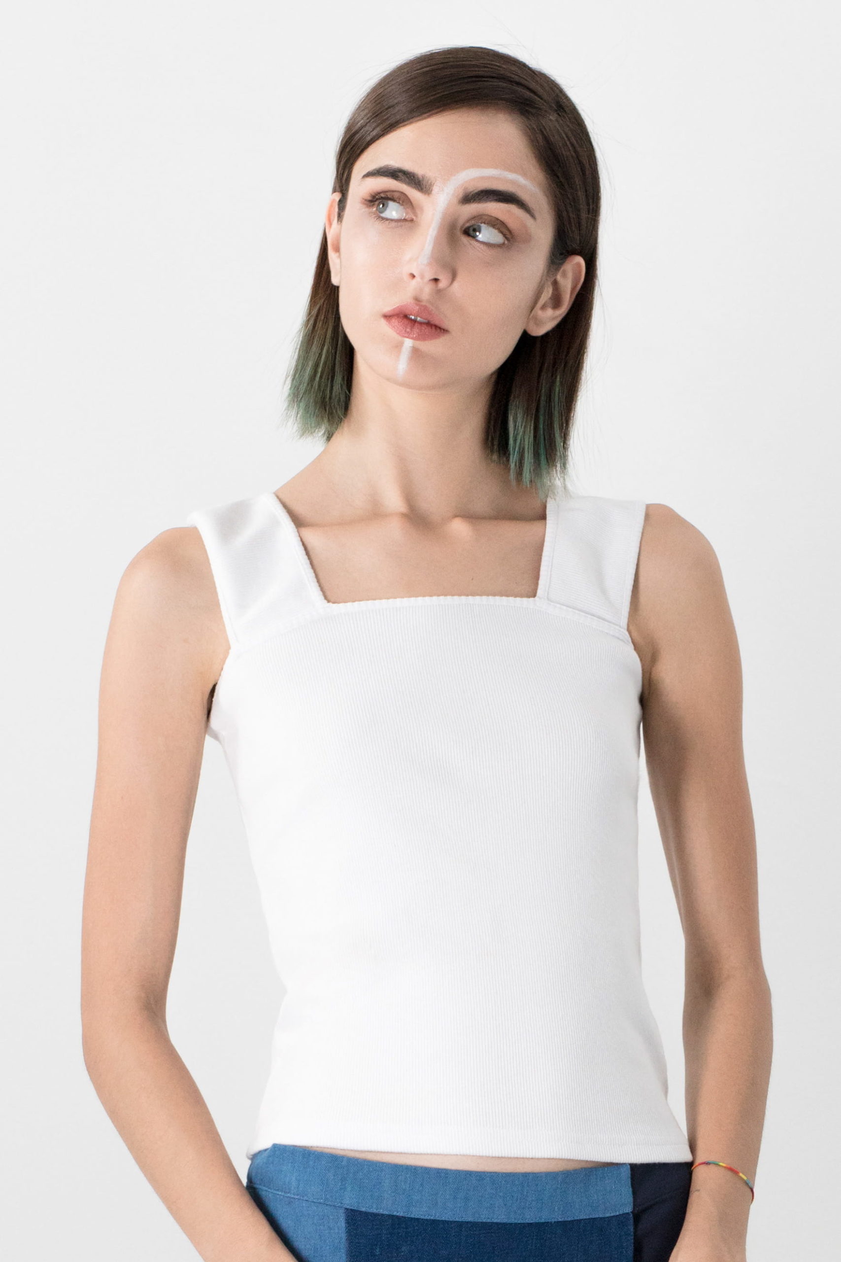Débardeur à bretelles larges en maille I En coton I Anissa Aïda I Vue en détail I Label AÉ Paris Débardeur à bretelles larges en maille I En coton I Anissa Aïda I Vue en détail I Label AÉ Paris