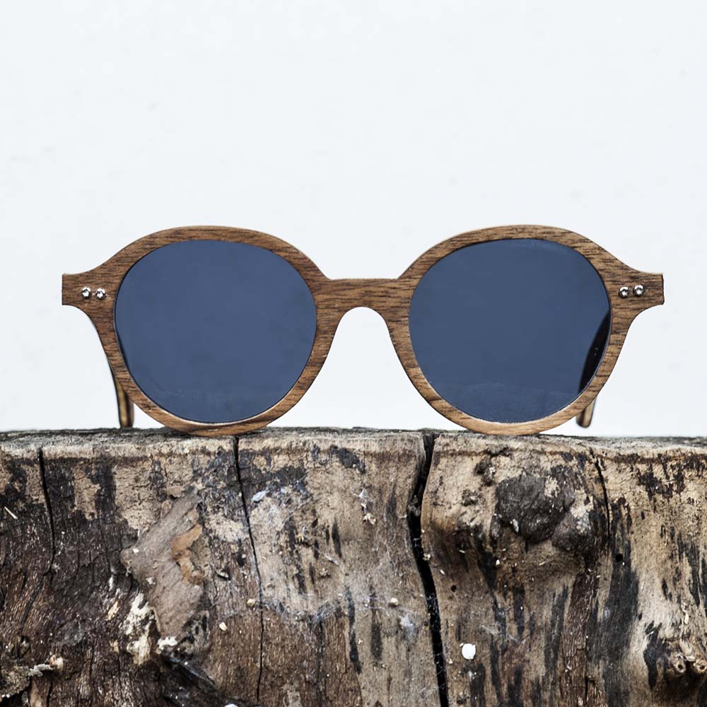Lunette de soleil en bois de noyer - Wood Light - JFK -2 Lunette de soleil en bois de noyer - Verre rouge - Wood Light - LAX