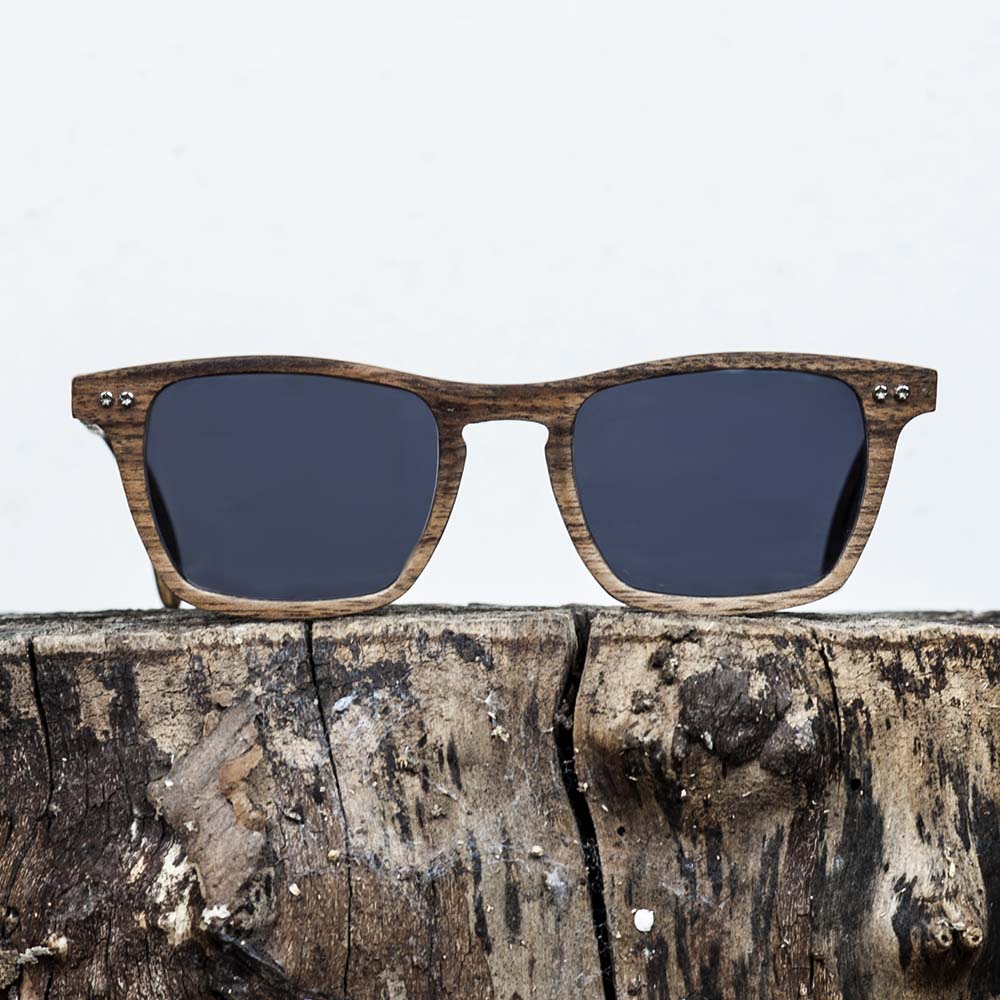 Lunette de soleil en bois de noyer - Wood Light - CFE -4 Lunette de soleil en bois de noyer - Wood Light - CFE-4