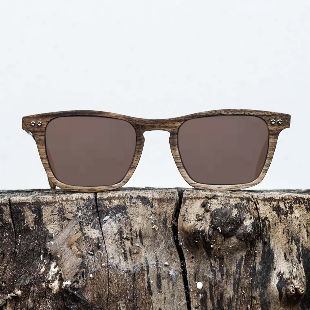 Lunette de soleil en bois de noyer - Verre brun- Wood Light - CFE Lunette de soleil en bois de noyer - Verre brun- Wood Light - CFE