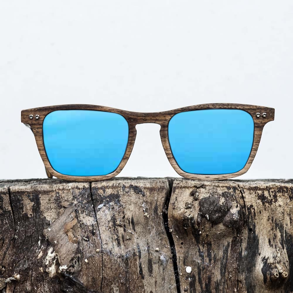 Lunette de soleil en bois de noyer - Verre bleu- Wood Light - CFE Lunette de soleil en bois de noyer - Verre bleu- Wood Light - CFE