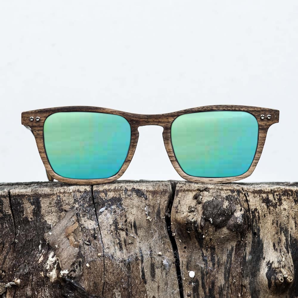 Lunette de soleil en bois de noyer - Verre vert- Wood Light - CFE Lunette de soleil en bois de noyer - Verre vert- Wood Light - CFE
