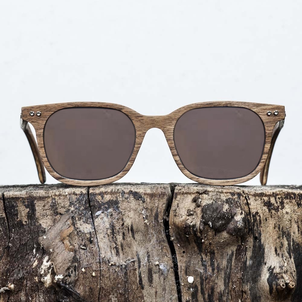 Lunette de soleil en bois de noyer - Verre brun- Wood Light - NTR Lunette de soleil en bois de noyer - Verre brun- Wood Light - NTR