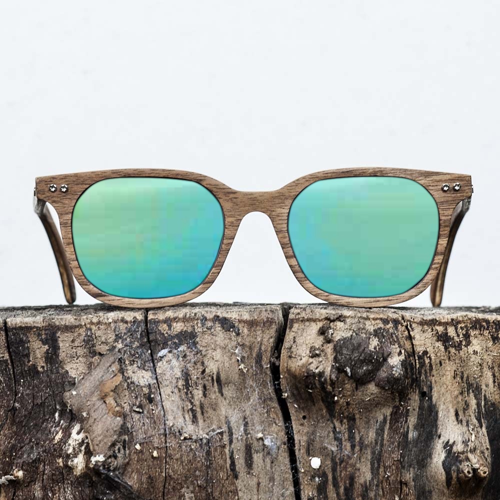 Lunette de soleil en bois de noyer - Verre vert- Wood Light - NTR Lunette de soleil en bois de noyer - Verre vert- Wood Light - NTR