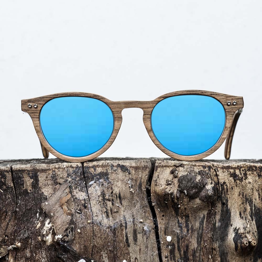 Lunette de soleil en bois de noyer - Verre bleu - Wood Light - CDG Lunette de soleil en bois de noyer - Verre bleu - Wood Light - CDG