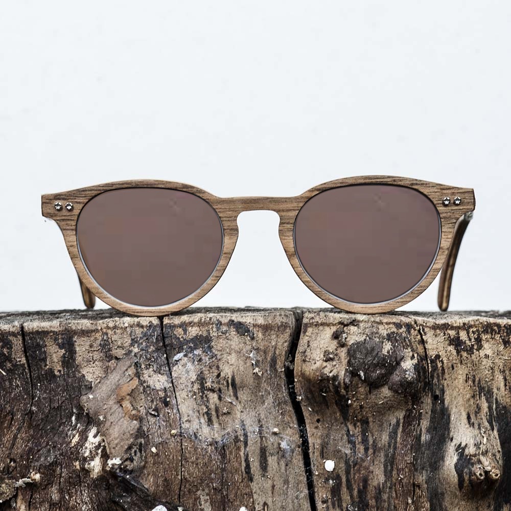 Lunette de soleil en bois de noyer - Verre brun - Wood Light - CDG Lunette de soleil en bois de noyer - Verre brun - Wood Light - CDG