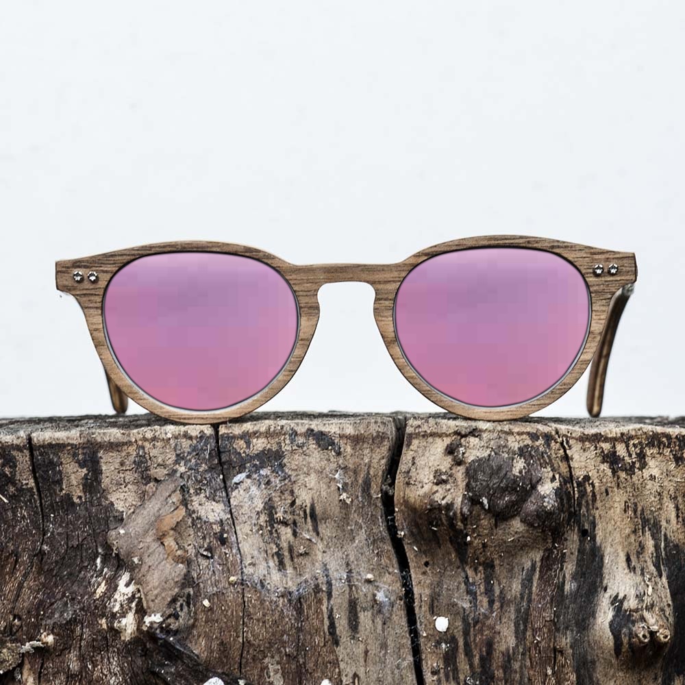 Lunette de soleil en bois de noyer - Verre rouge - Wood Light - CDG Lunette de soleil en bois de noyer - Verre rouge - Wood Light - CDG