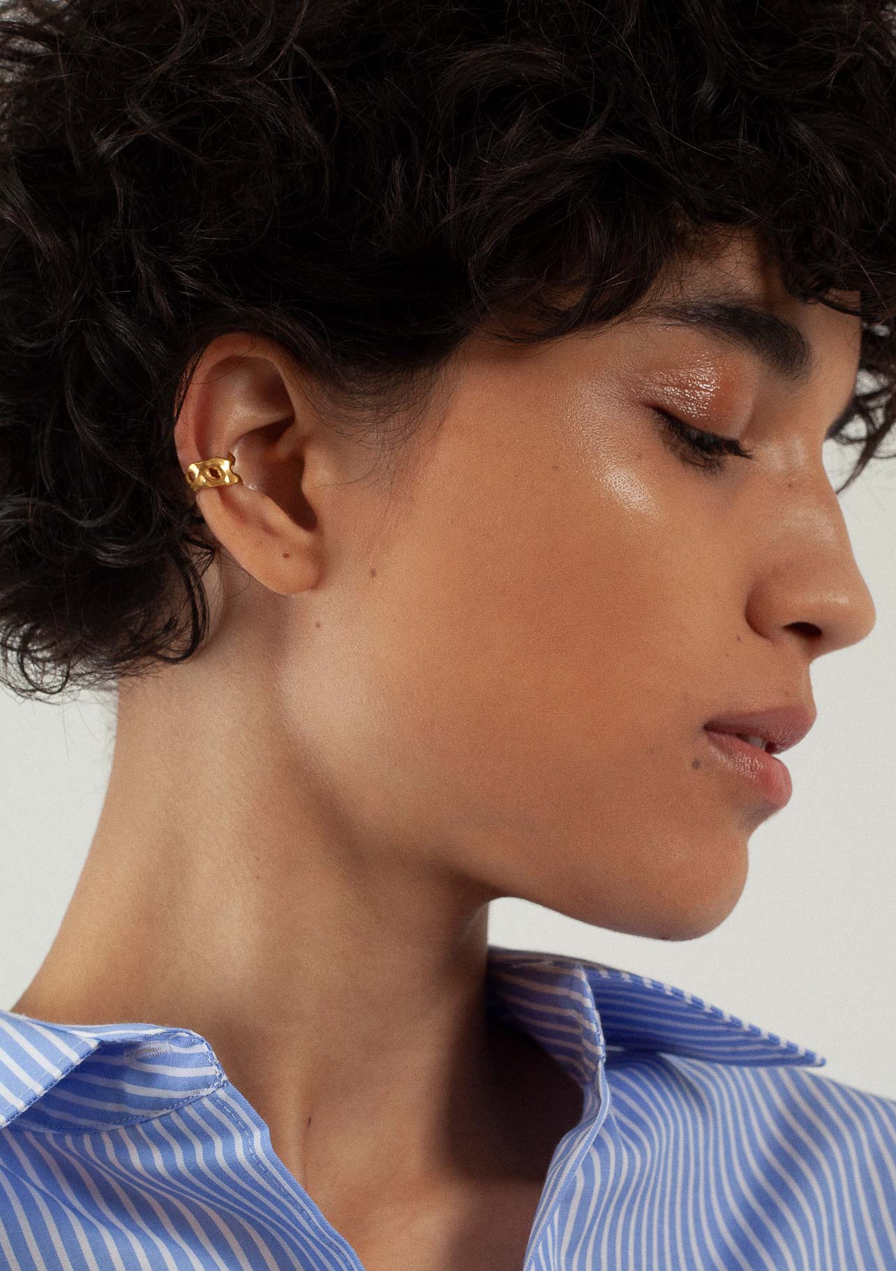 Manchette d'oreille organic fait main Affaires Étrangères Paris Manchette d'oreille organic fait main Affaires Étrangères Paris