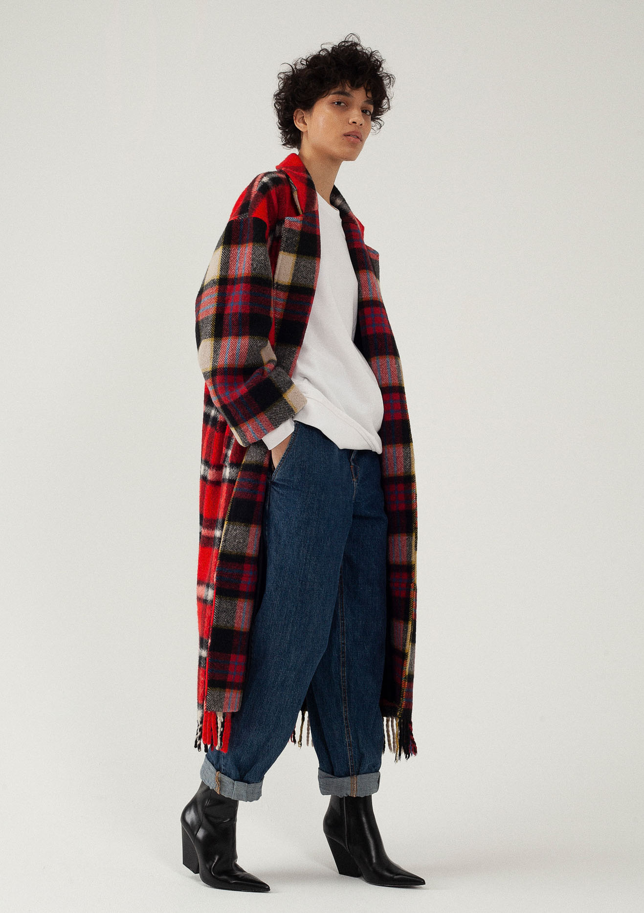 Manteau long en laine à carreaux rouges personnalisabe du créateur Tremblepierre - 3 Manteau long en laine à carreaux rouges personnalisabe du créateur Tremblepierre - 3