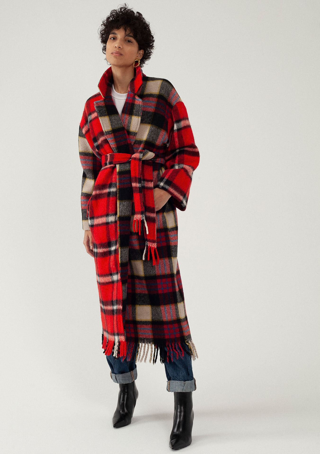 manteau-long-coat-laine-vintage-wool-customized-upcycling-tremblepierre-affaires-etrangeres-2 Manteau long en laine à carreaux rouges personnalisabe du créateur Tremblepierre - 1