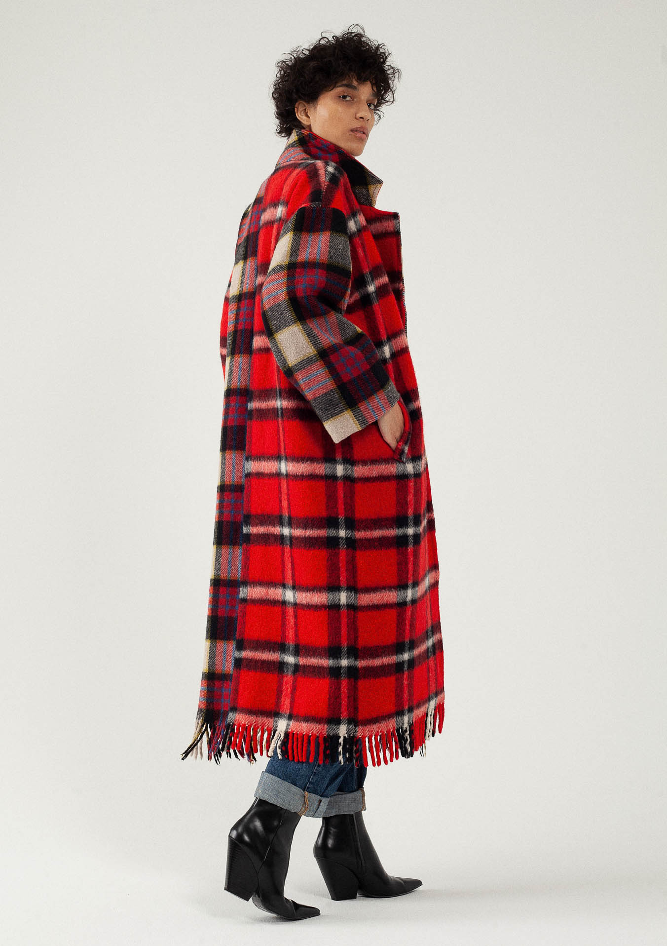 Manteau long en laine à carreaux rouges personnalisabe du créateur Tremblepierre - 4 Manteau long en laine à carreaux rouges personnalisabe du créateur Tremblepierre - 4
