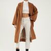 Manteau long camel oversize en laine par le créateur Tremblepierre. chez AFFAIRES ÉTRANGÈRES - 2