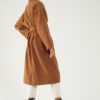 Manteau long camel oversize en laine par le créateur Tremblepierre. chez AFFAIRES ÉTRANGÈRES - 4