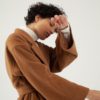 Manteau long camel oversize en laine par le créateur Tremblepierre. chez AFFAIRES ÉTRANGÈRES - 5
