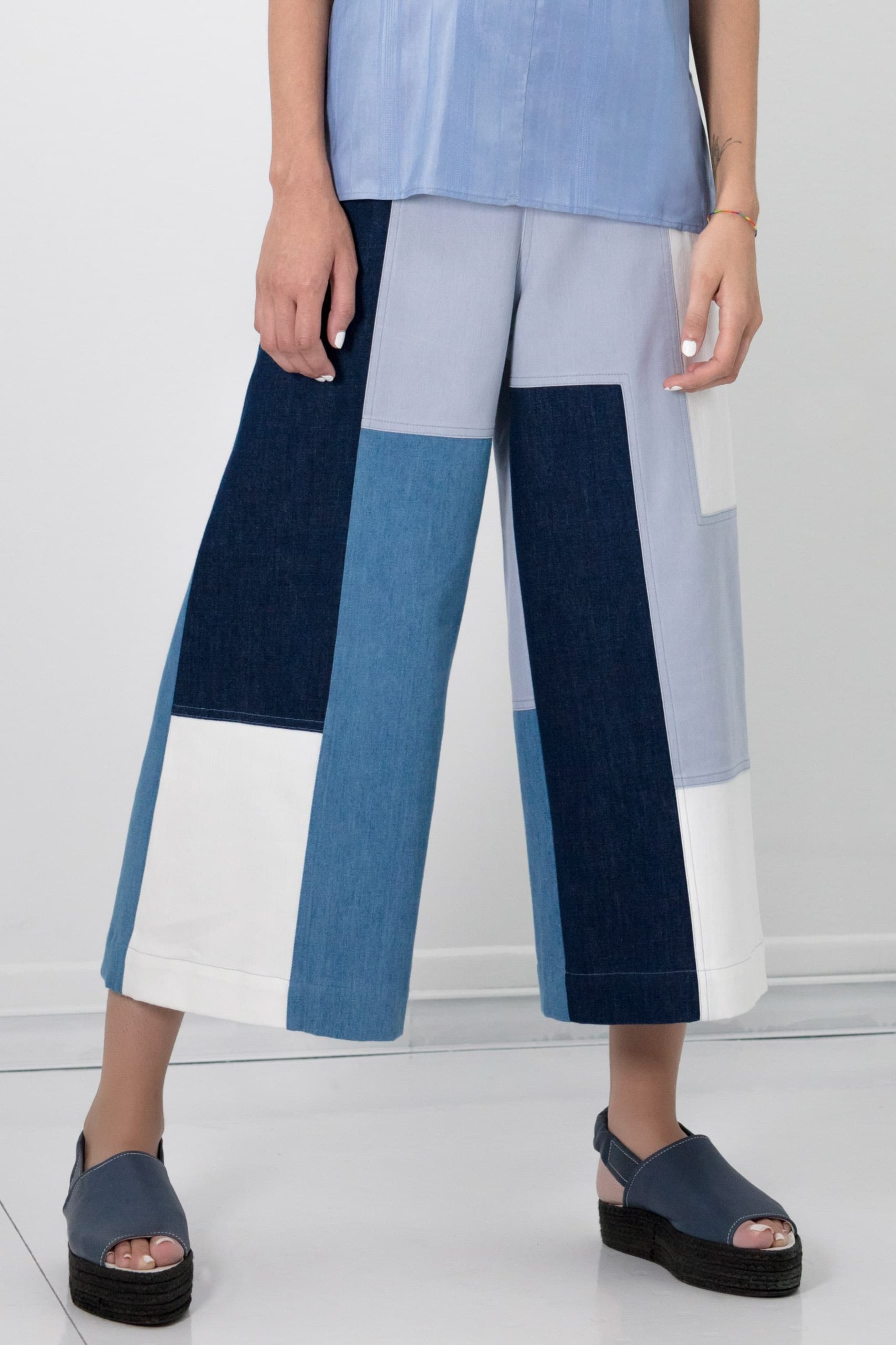 Pantalon large cropped I Patchwork de coton et denim I Anissa Aïda I Vue en détail I Label AÉ Paris Pantalon large cropped I Patchwork de coton et denim I Anissa Aïda I Vue en détail I Label AÉ Paris