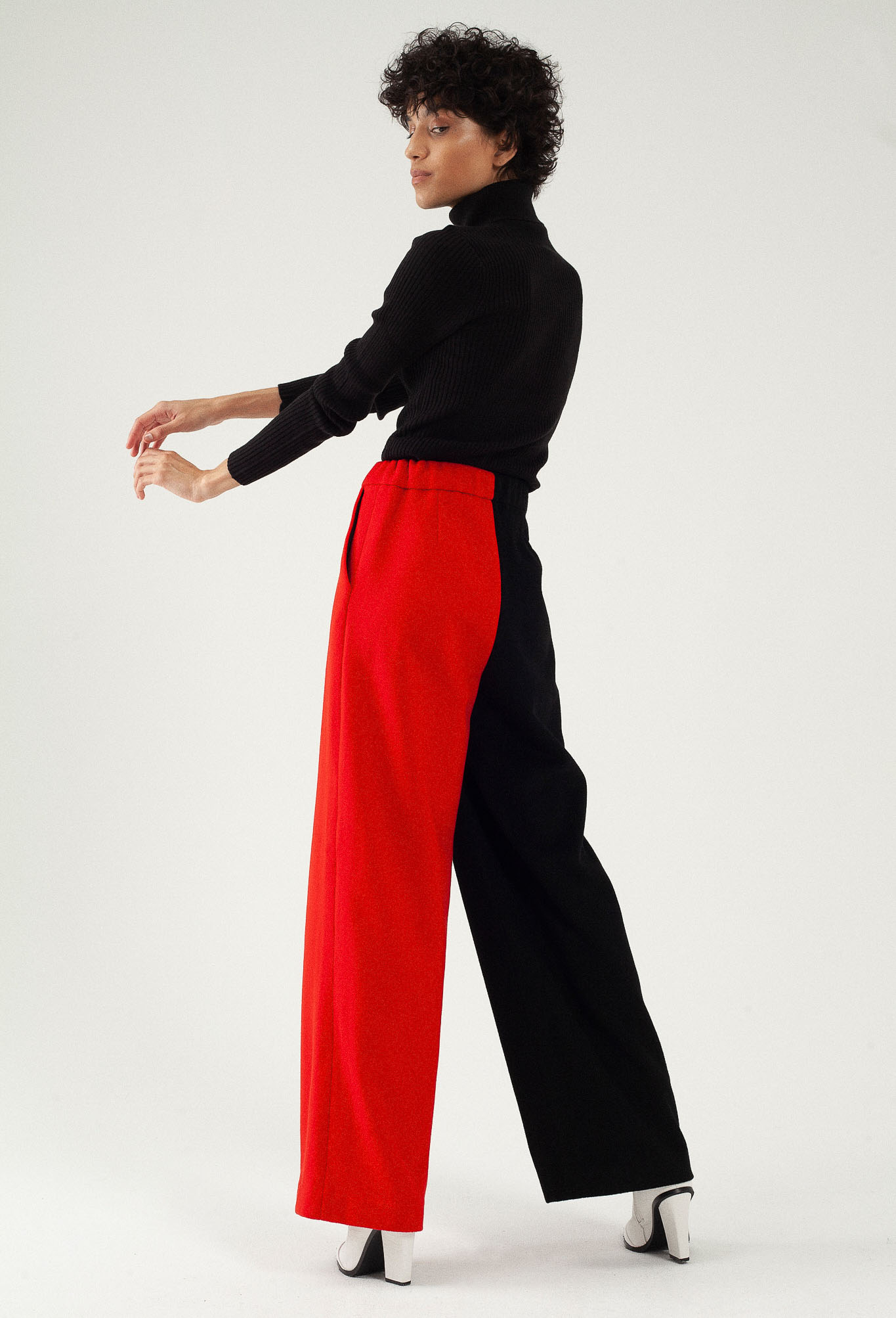 Pantalon large en laine et cachemire – Bicolore Noir/rouge – Tremblepierre | Label AÉ - Image 4 Pantalon large en laine et cachemire – Bicolore Noir/rouge – Tremblepierre | Label AÉ - Image 4