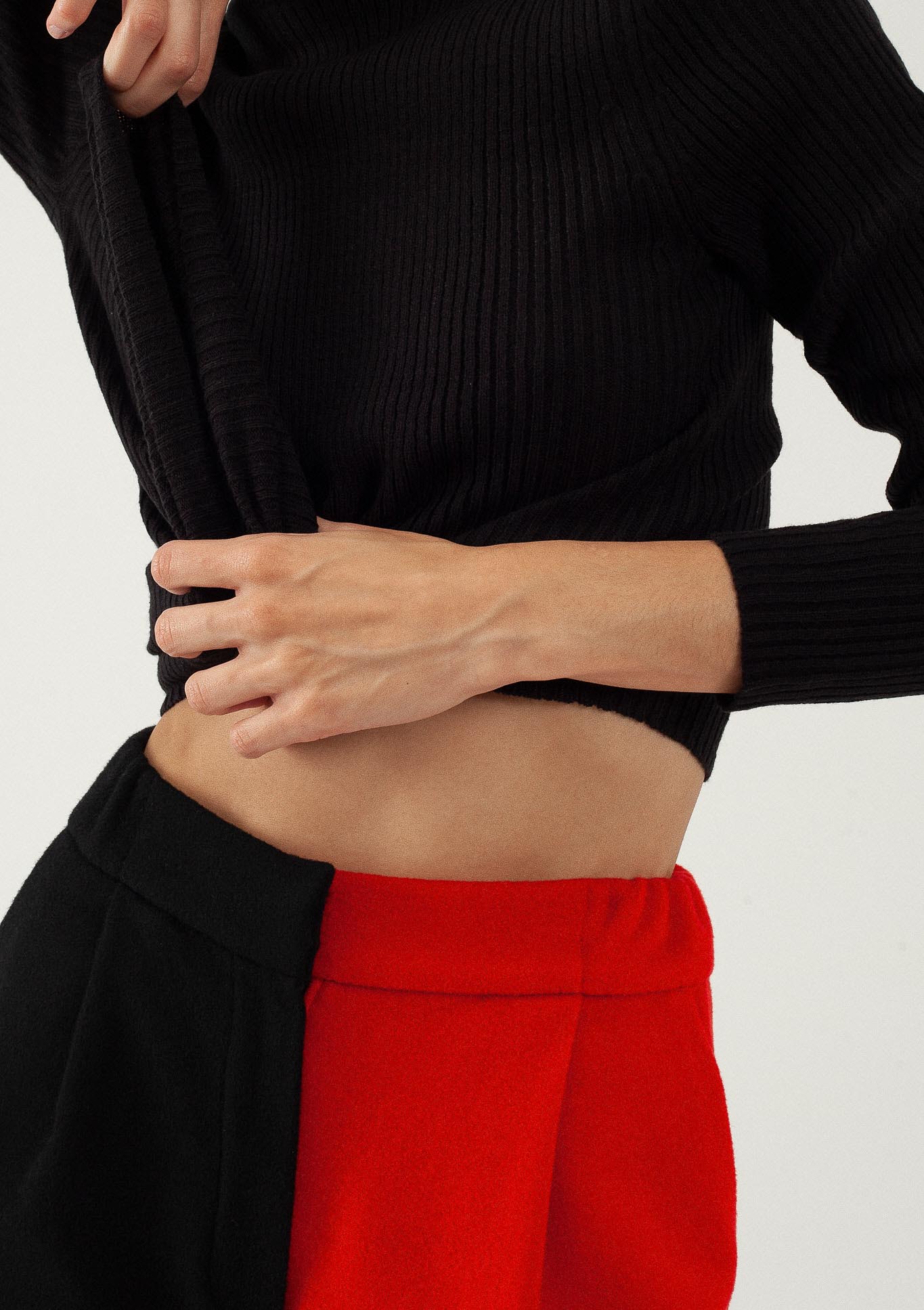 Pantalon large en laine et cachemire – Bicolore Noir/rouge – Tremblepierre | Label AÉ - Image 3 Pantalon large en laine et cachemire – Bicolore Noir/rouge – Tremblepierre | Label AÉ - Image 3