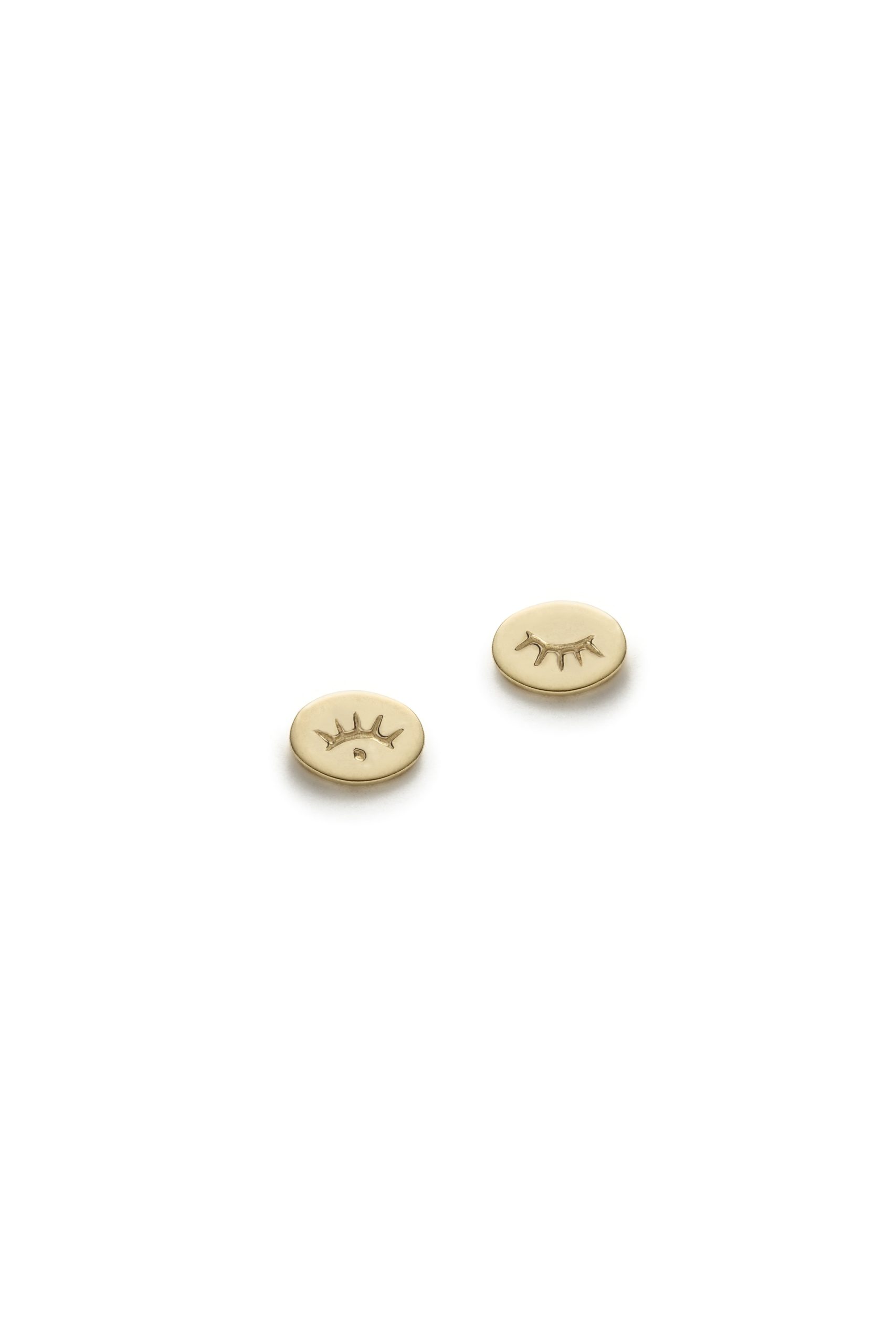 Puces d'oreilles I doré à l'or fin I Vu en détail I Nina.Janvier I Label AÉ Paris Puces d'oreilles I doré à l'or fin I Vu en détail I Nina.Janvier I Label AÉ Paris