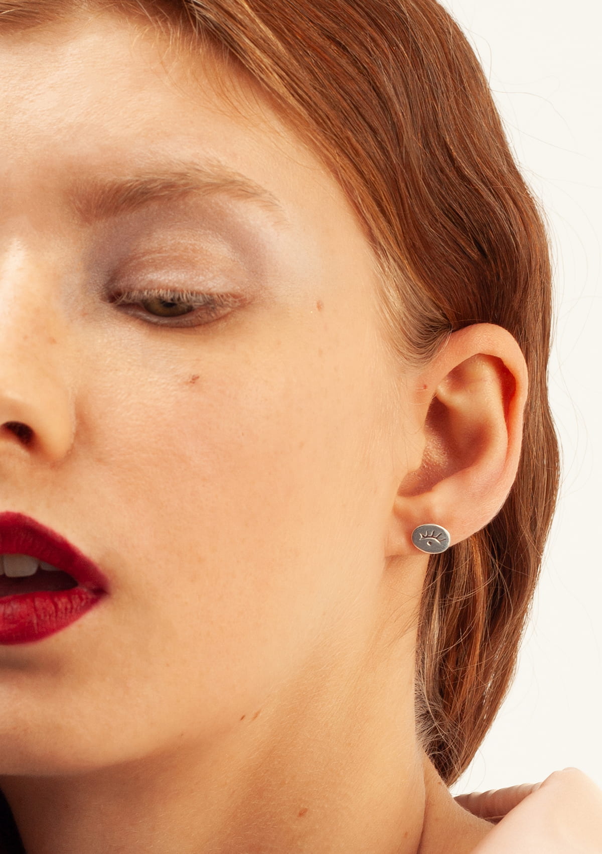 Puces d'oreilles I En argent massif I Vu en détail I Nina.Janvier I Label AÉ Paris Puces d'oreilles I En argent massif I Vu en détail I Nina.Janvier I Label AÉ Paris