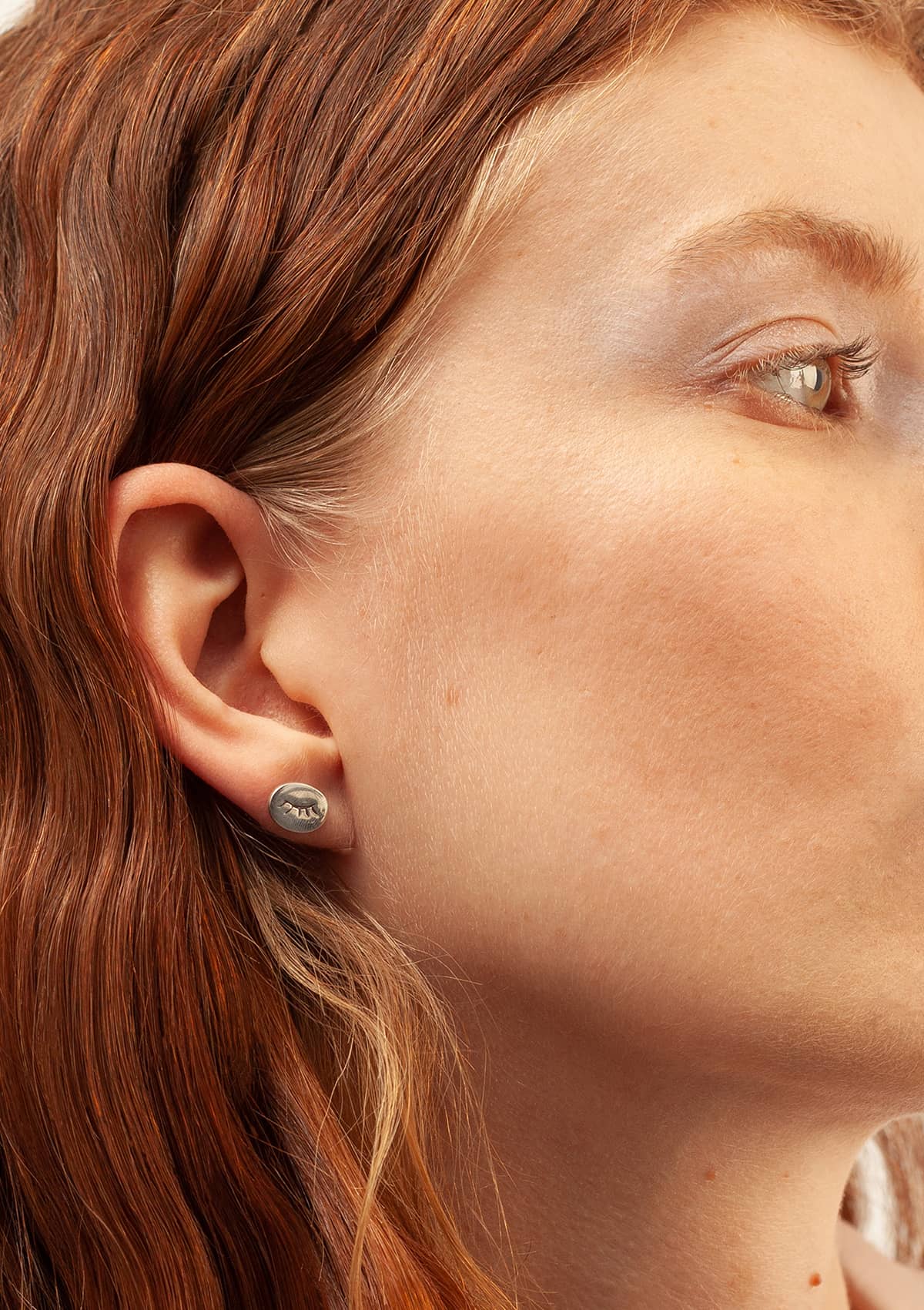 Puces d'oreilles I En argent massif I Vu en détail I Nina.Janvier I Label AÉ Paris Puces d'oreilles I En argent massif I Vu en détail I Nina.Janvier I Label AÉ Paris