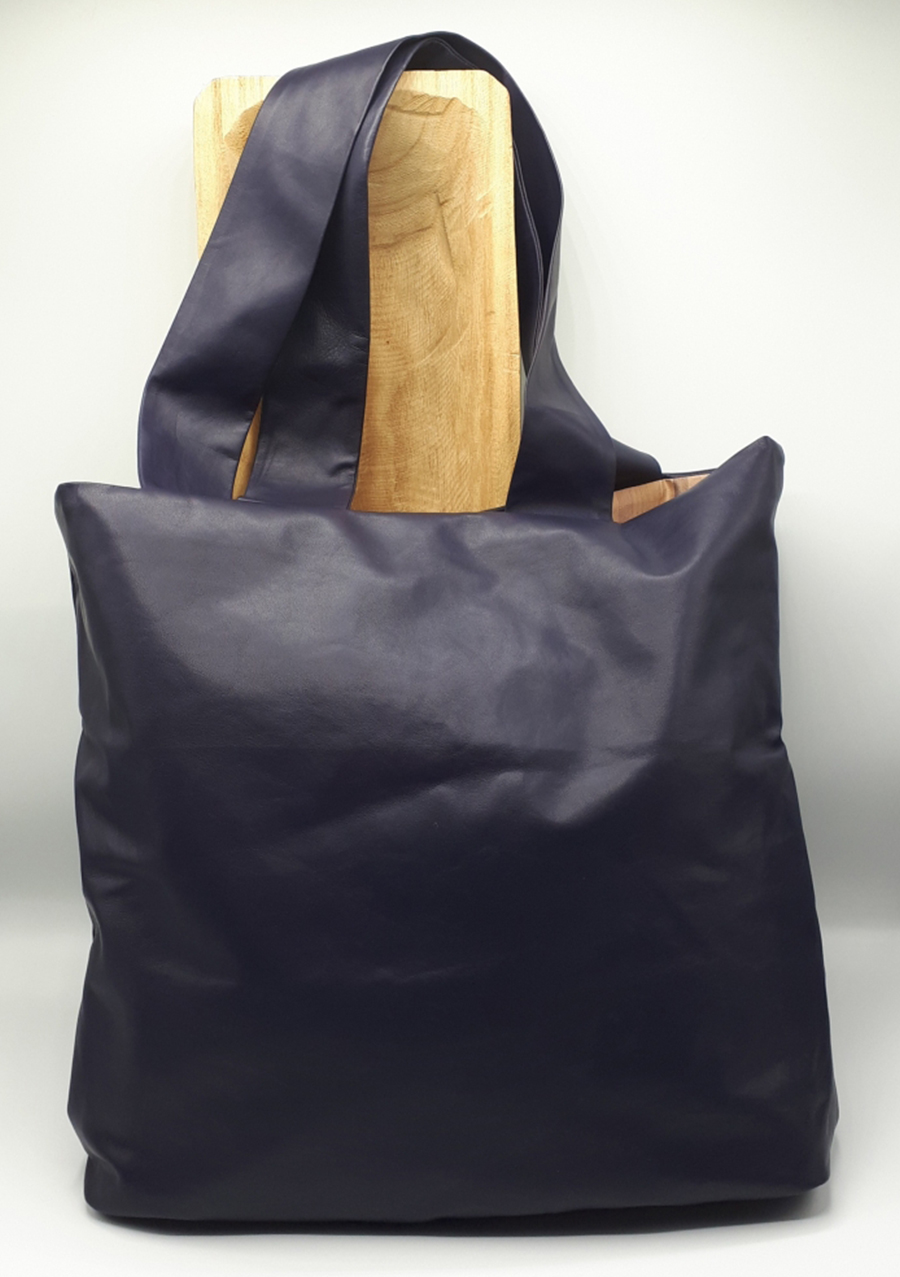 Sac hobo de couleur noir I En cuir souple et soie I Armance&Apolline I Label AÉ Paris Sac hobo de couleur noir I En cuir souple et soie I Armance&Apolline I Label AÉ Paris