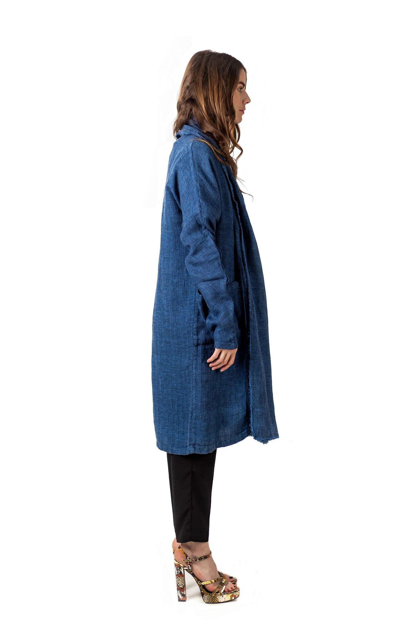 veste-kimono-long-en-lin-bleu-de-cocagne-profil
